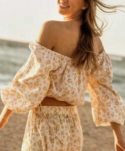 Outlet ๐คฉ Roxy Bright White Mini Floral Soho Off-Shoulder Top - Juniors ๐ฅ